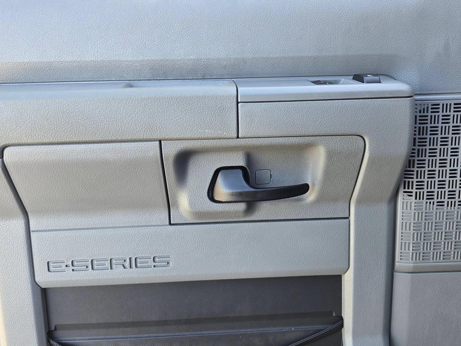 2013 Ford Econoline Wagon E-350 Super Duty XLT