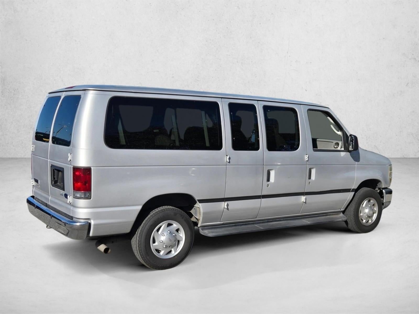 2013 Ford Econoline Wagon E-350 Super Duty XLT