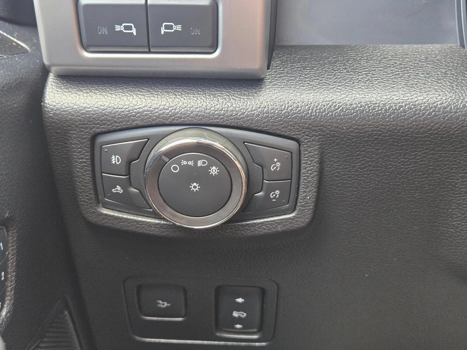 2018 Ford Super Duty F-350 DRW Platinum 4WD Crew Cab 8' Box