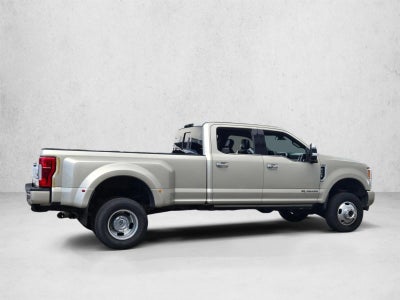 2018 Ford Super Duty F-350 DRW Platinum 4WD Crew Cab 8' Box