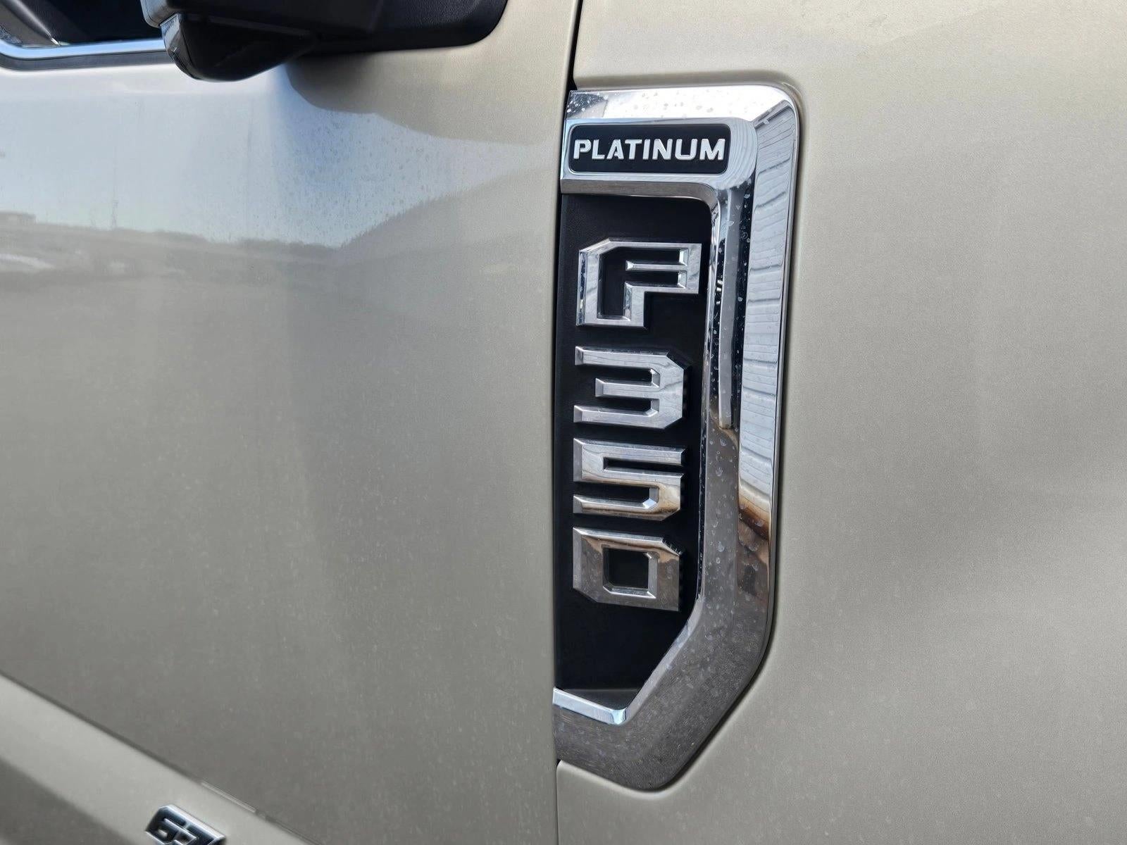 2018 Ford Super Duty F-350 DRW Platinum 4WD Crew Cab 8' Box