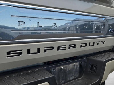 2018 Ford Super Duty F-350 DRW Platinum 4WD Crew Cab 8' Box