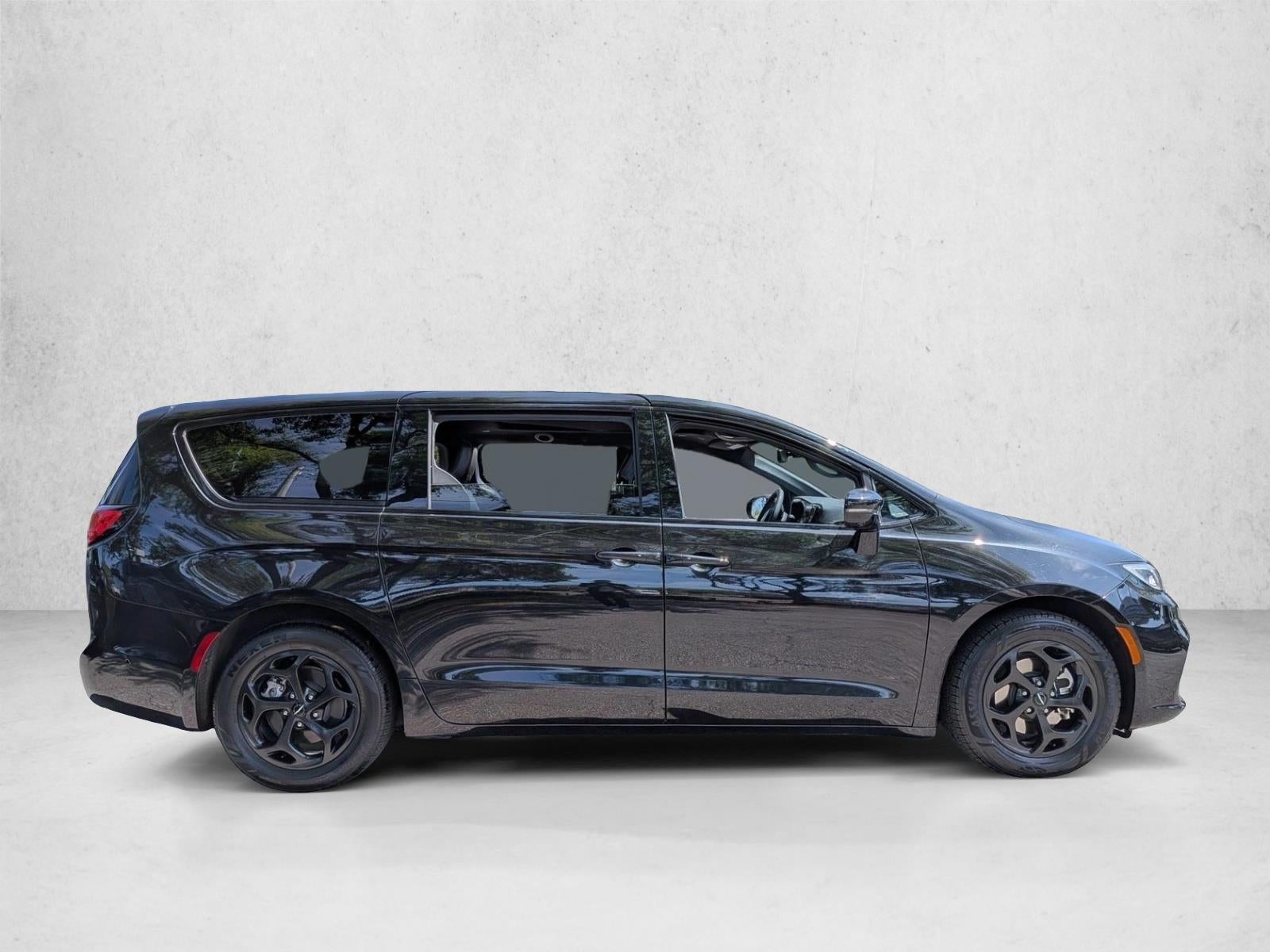 2022 Chrysler Pacifica Hybrid Limited FWD