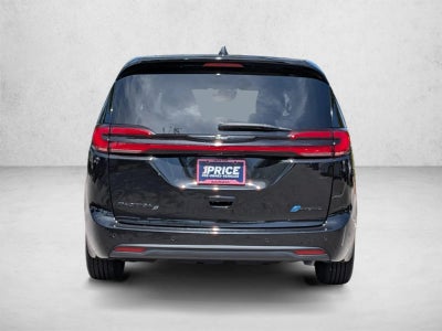 2022 Chrysler Pacifica Hybrid Limited FWD