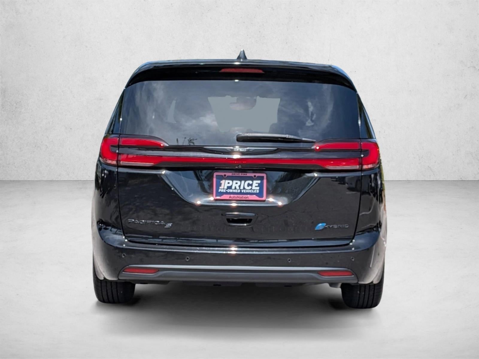 2022 Chrysler Pacifica Hybrid Limited FWD