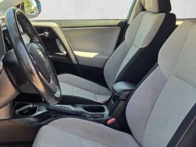 2017 Toyota RAV4 XLE FWD (GS)