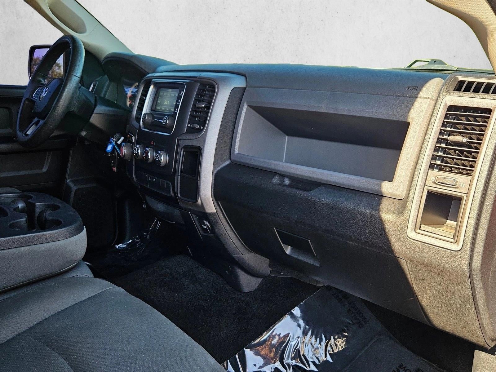 2016 RAM 1500 2WD Crew Cab 5.7 Ft Box Express