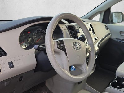 2011 Toyota Sienna 5dr 8-Pass Van V6 LE FWD (Natl)