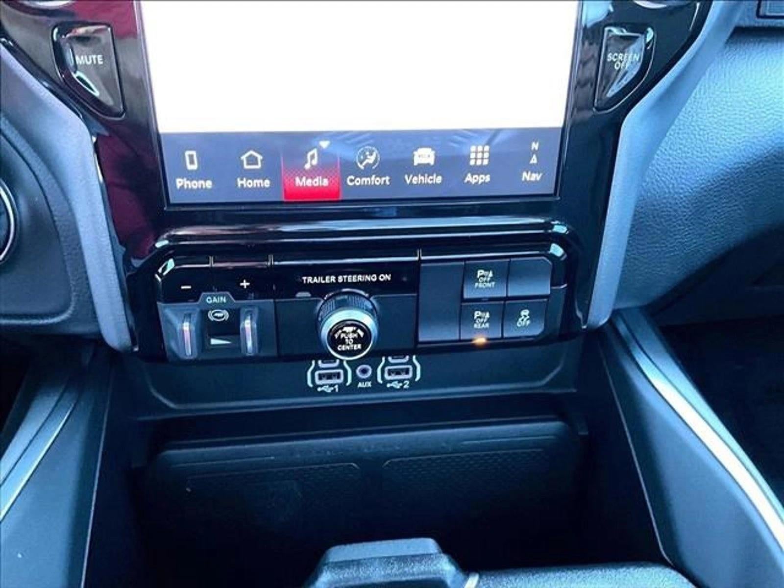 2025 RAM 1500 Big Horn 4x4 Crew Cab 5'7" Box