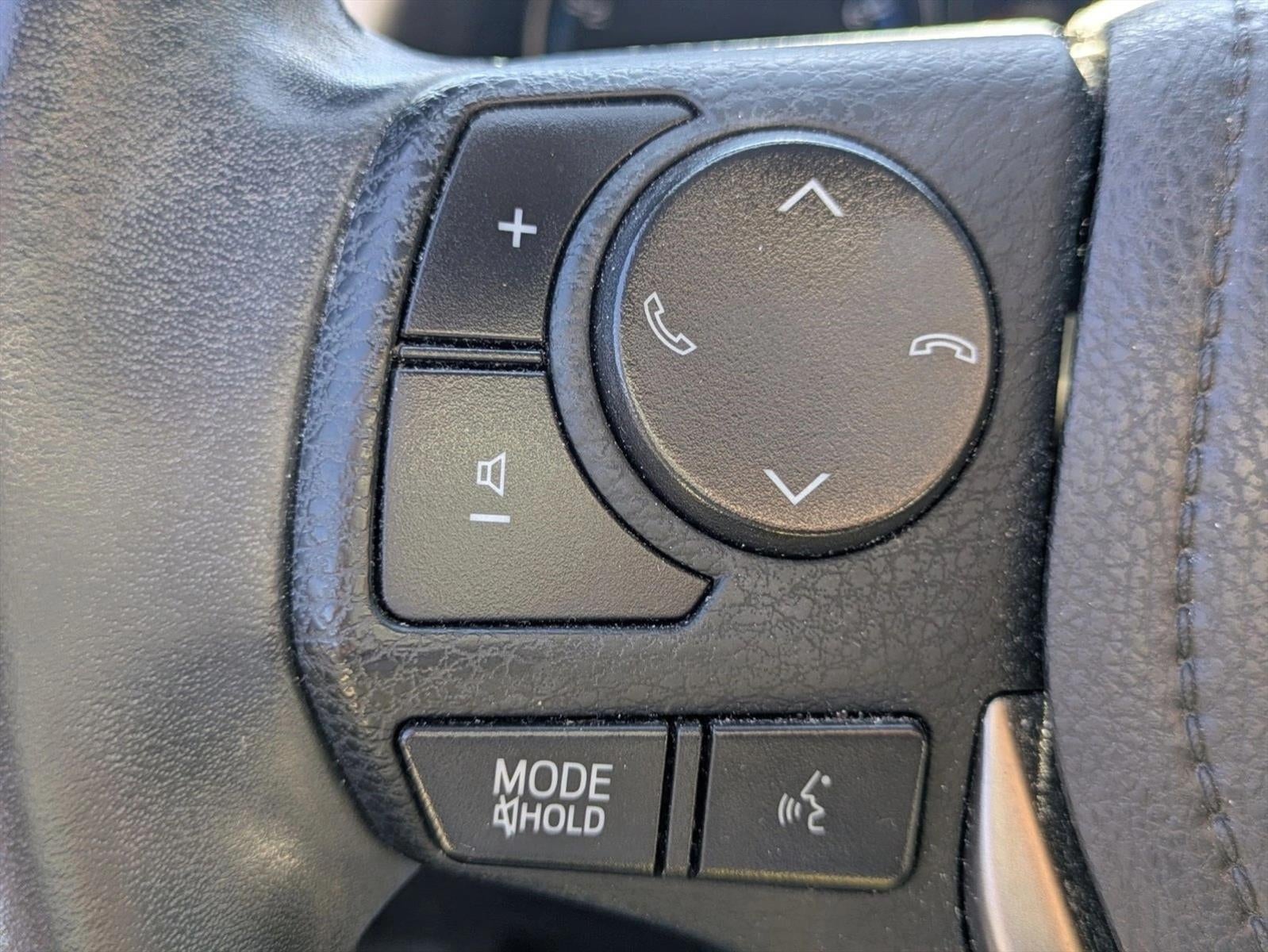 2017 Toyota RAV4 XLE FWD (GS)