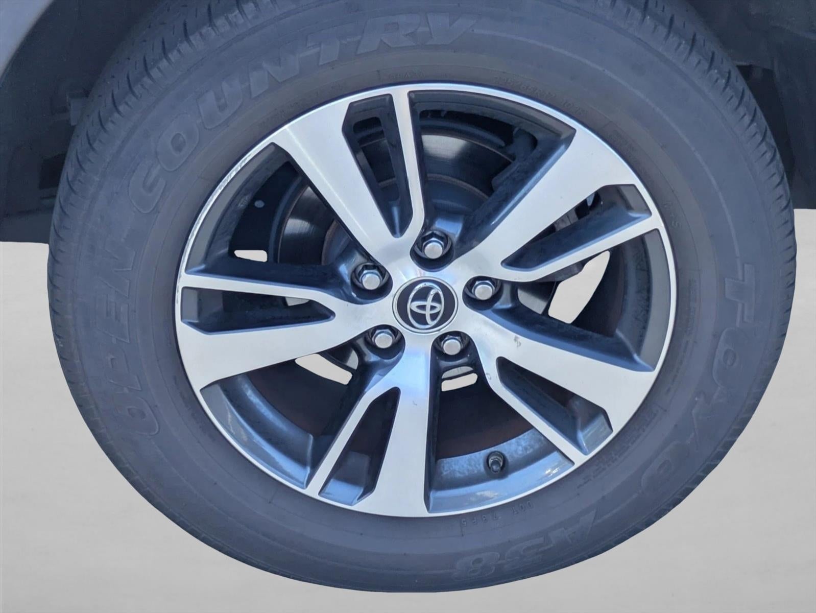 2017 Toyota RAV4 XLE FWD (GS)