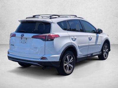 2017 Toyota RAV4 XLE FWD (GS)