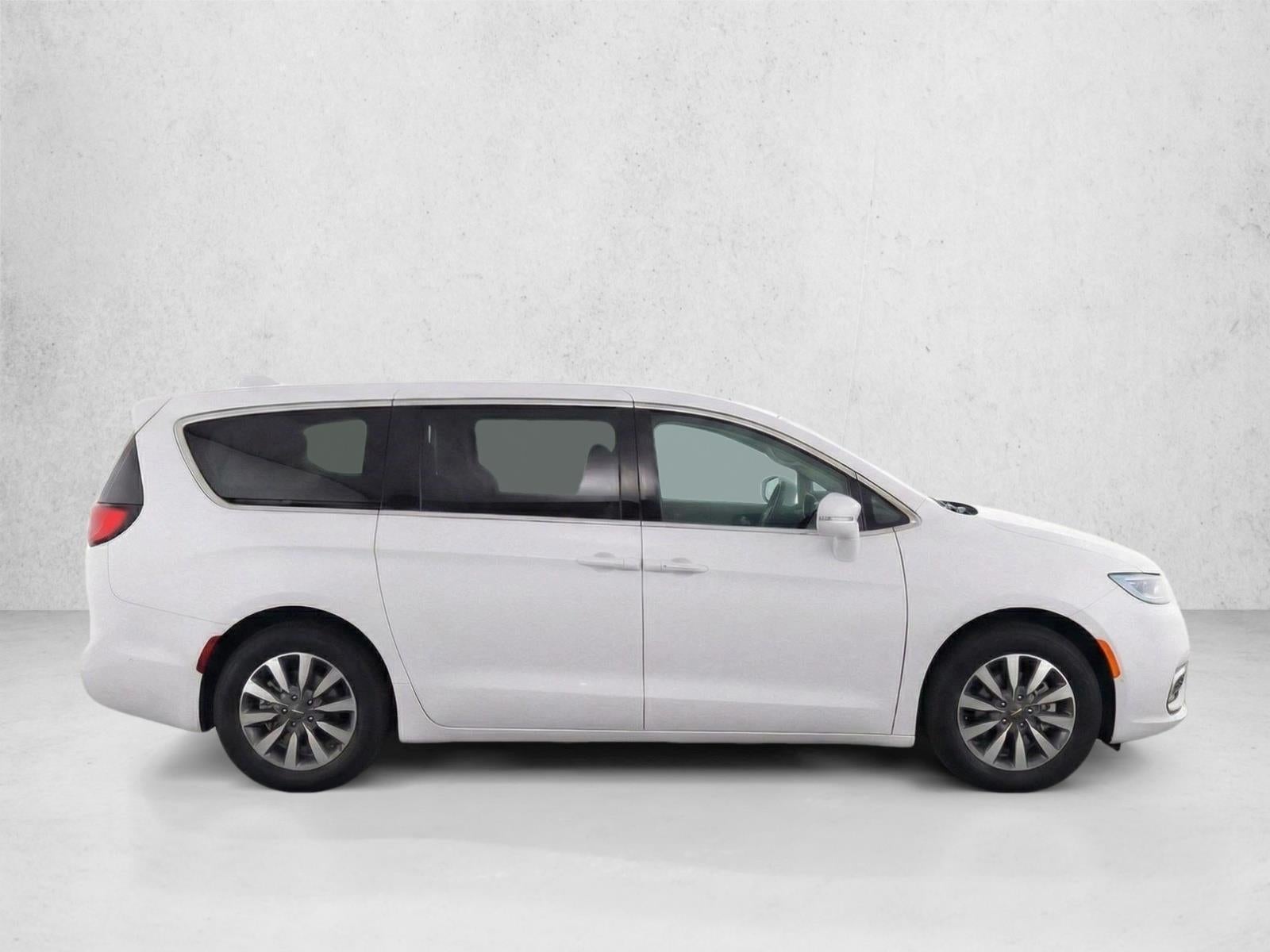 2022 Chrysler Pacifica Hybrid Touring L FWD