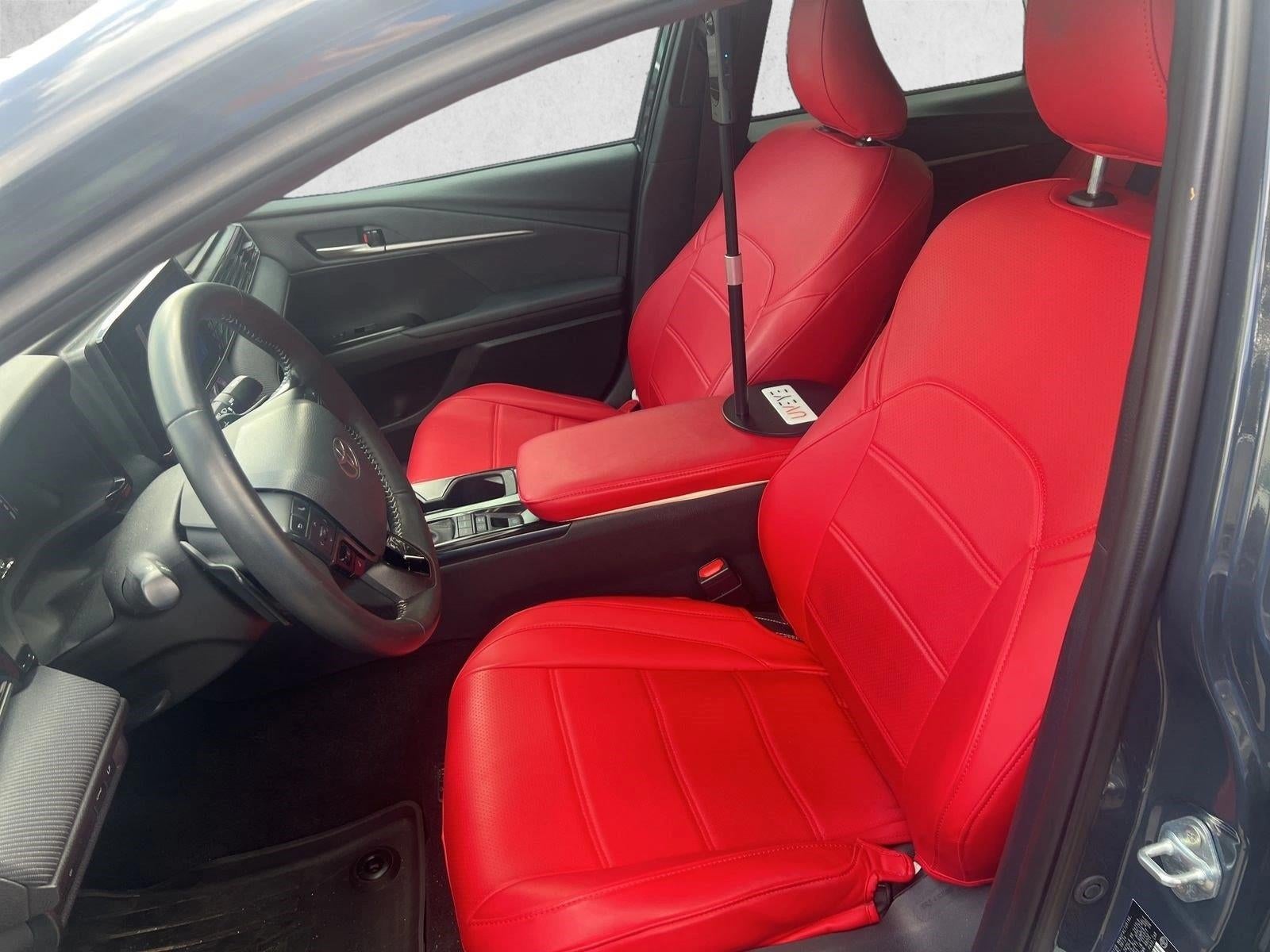2025 Toyota Camry SE (Natl)