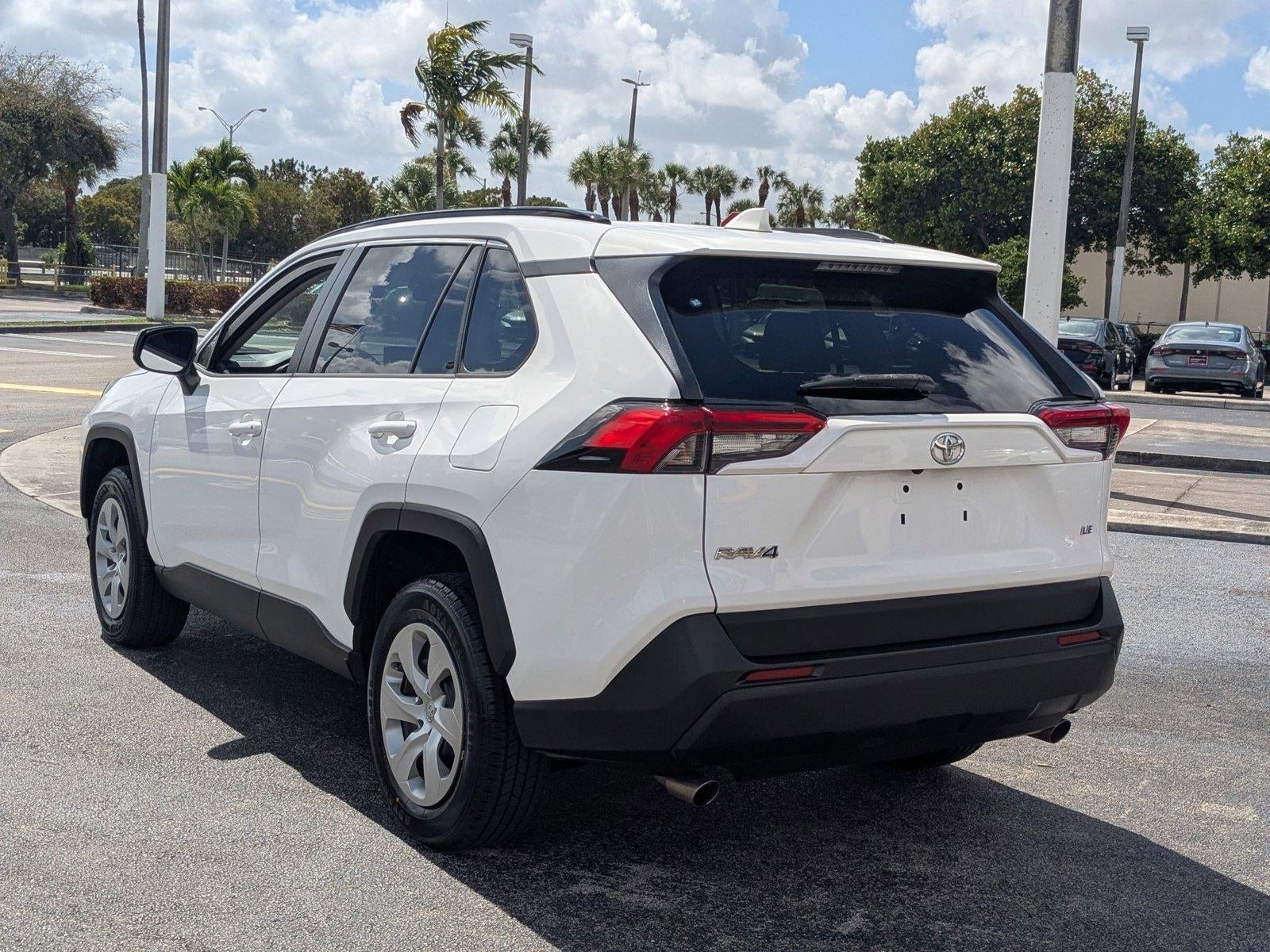 2020 Toyota RAV4 LE FWD (GS)