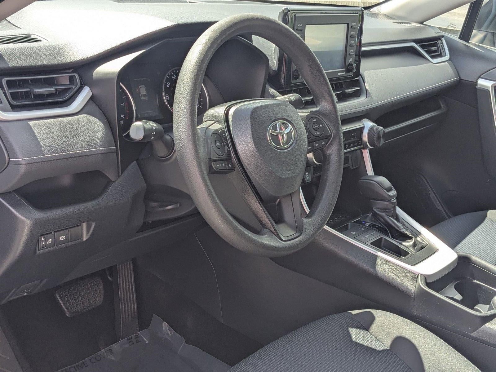 2020 Toyota RAV4 LE FWD (GS)