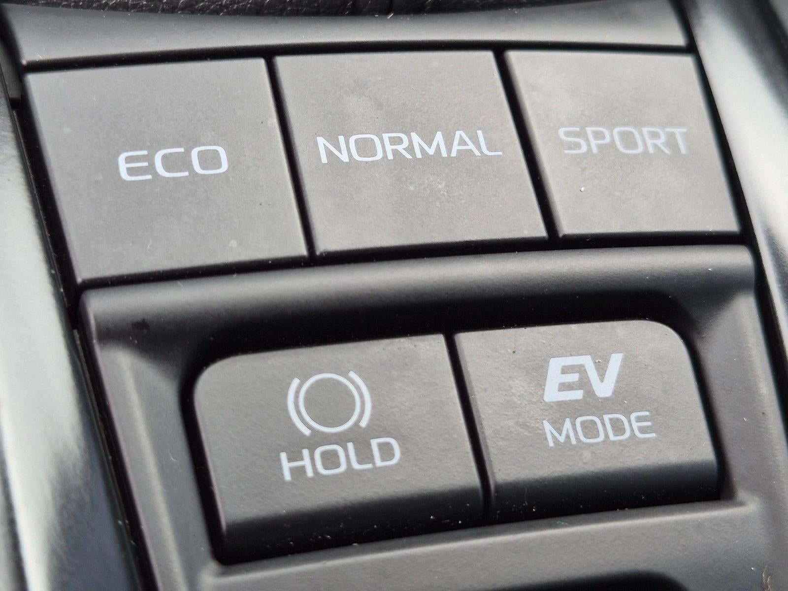 2025 Toyota Camry LE (SE)