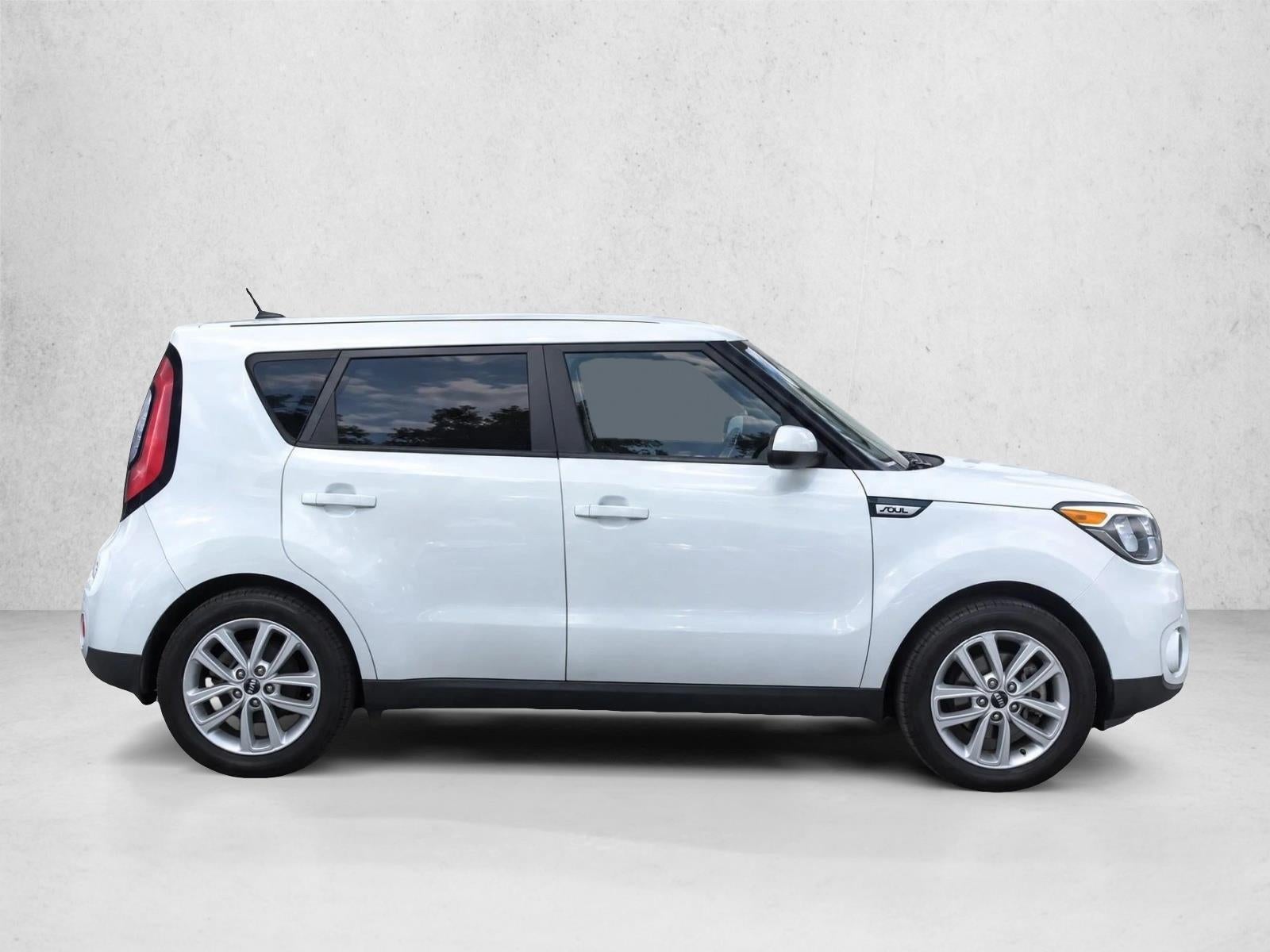 2019 Kia Soul + Auto