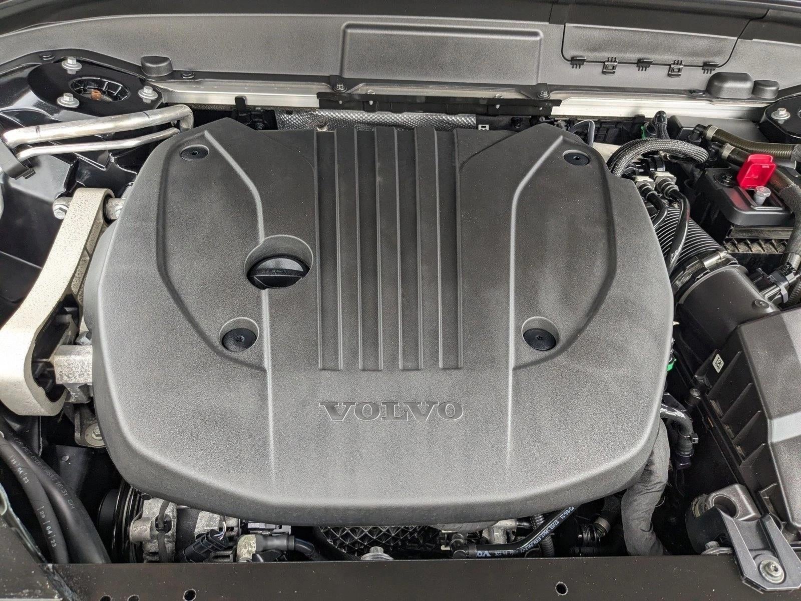 2024 Volvo XC60 B5 AWD Plus Dark Theme