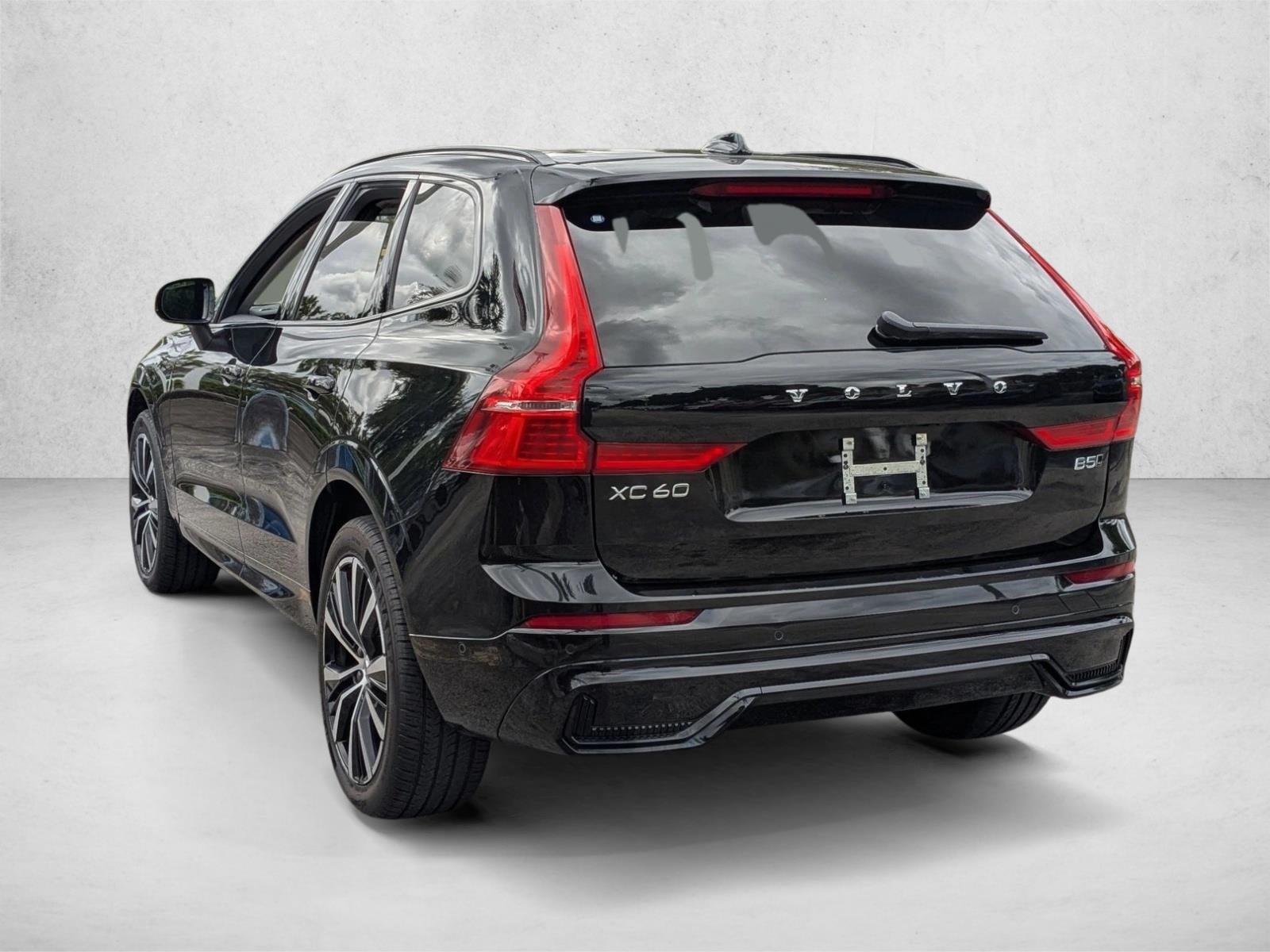 2024 Volvo XC60 B5 AWD Plus Dark Theme
