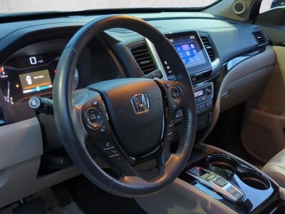 2016 Honda Pilot AWD Touring with DVD Rear Entertainment System and Navigation