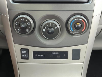 2013 Toyota Corolla 4dr Sdn Auto LE (Natl)