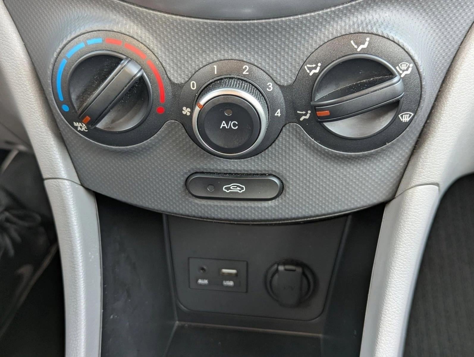 2016 Hyundai ACCENT 4dr Sdn Man SE