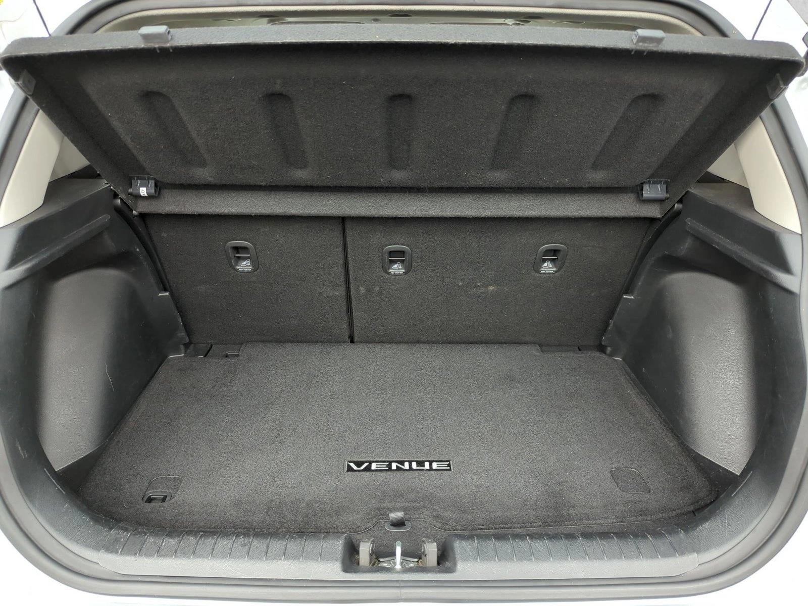 2022 Hyundai VENUE SEL IVT