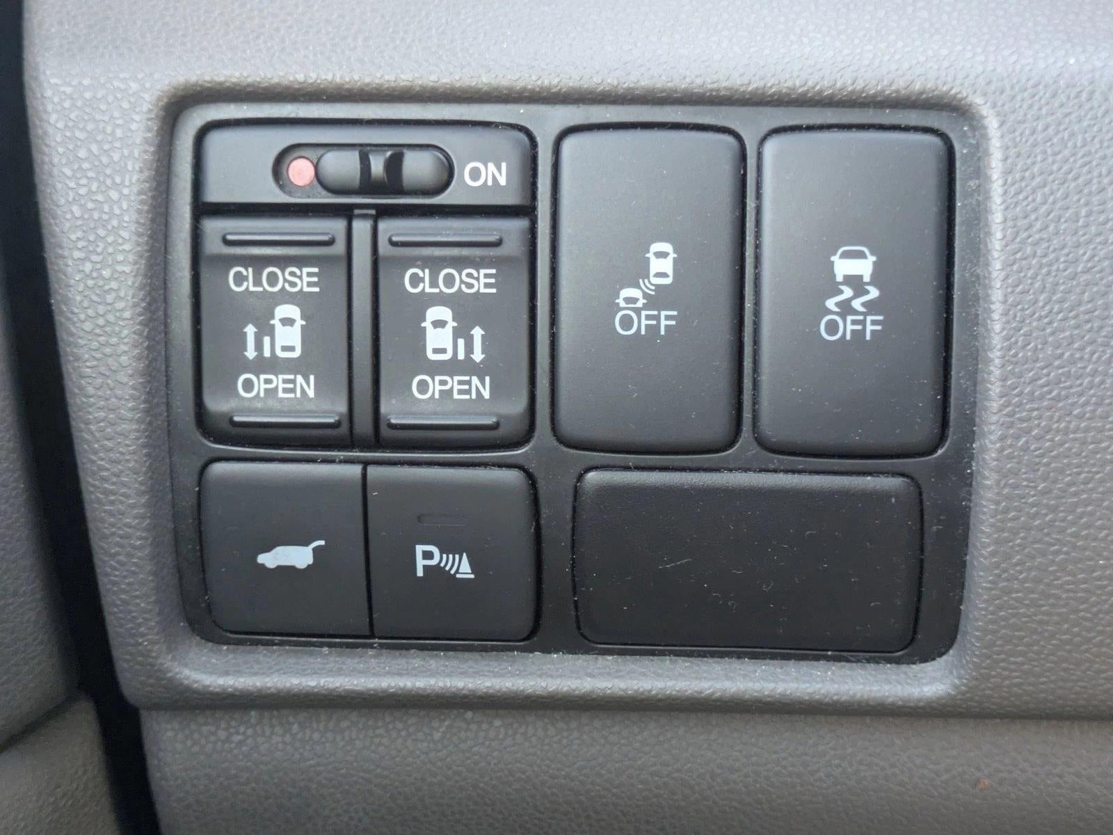 2012 Honda Odyssey Touring with DVD Rear Entertainment System and Navigation