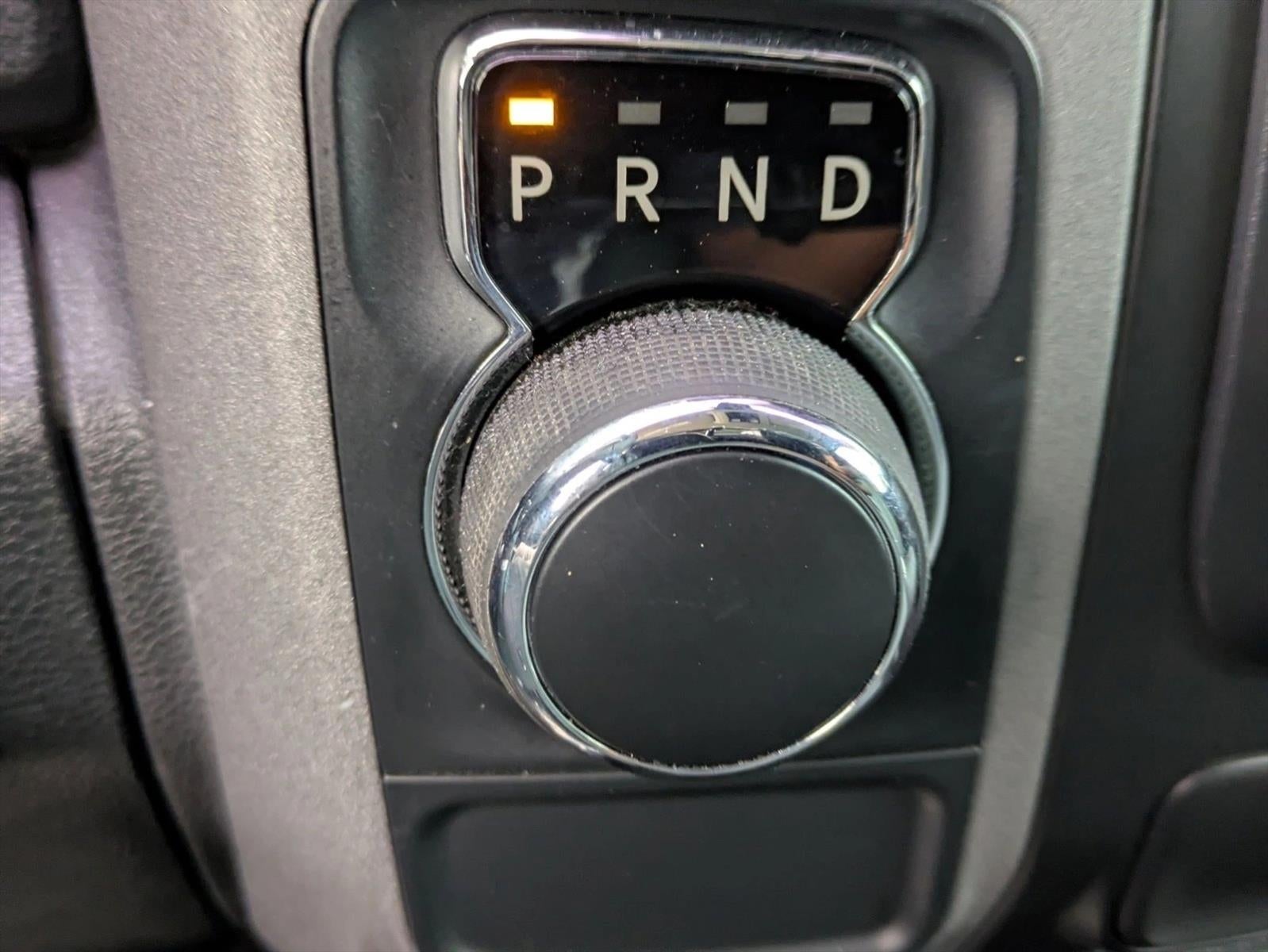 2017 RAM 1500 Express 4x2 Crew Cab 5'7" Box