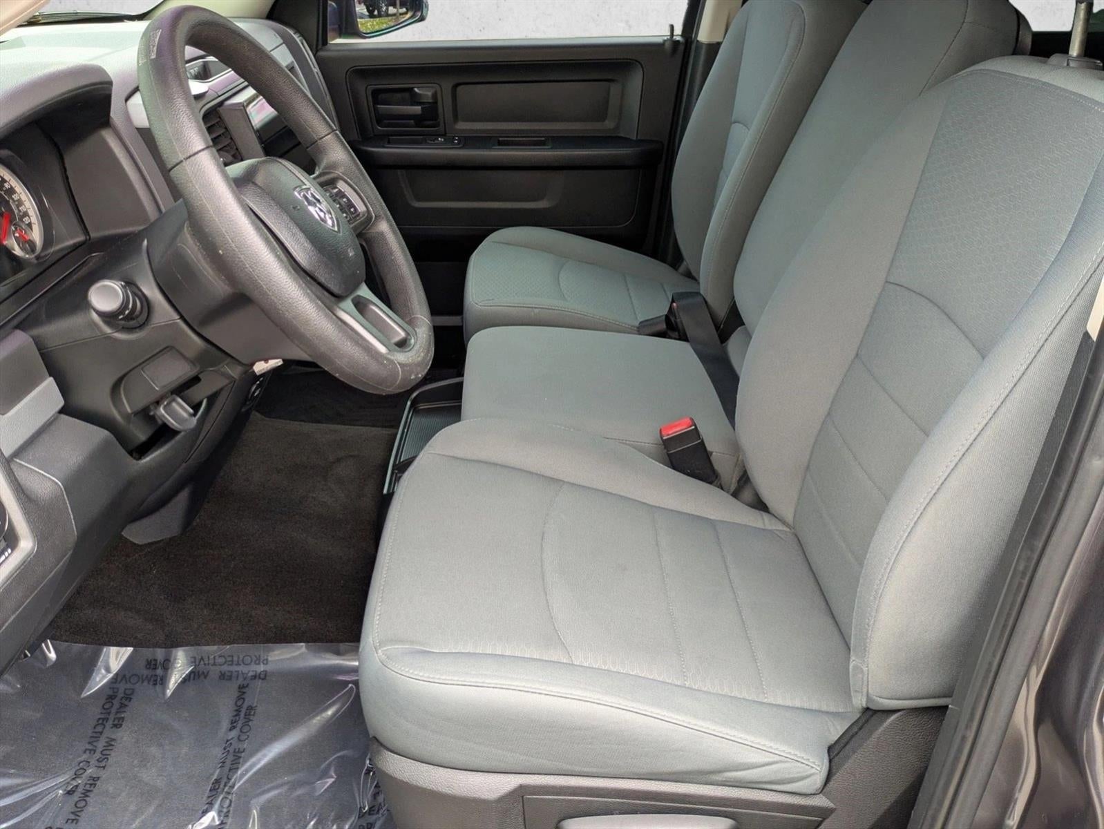 2017 RAM 1500 Express 4x2 Crew Cab 5'7" Box