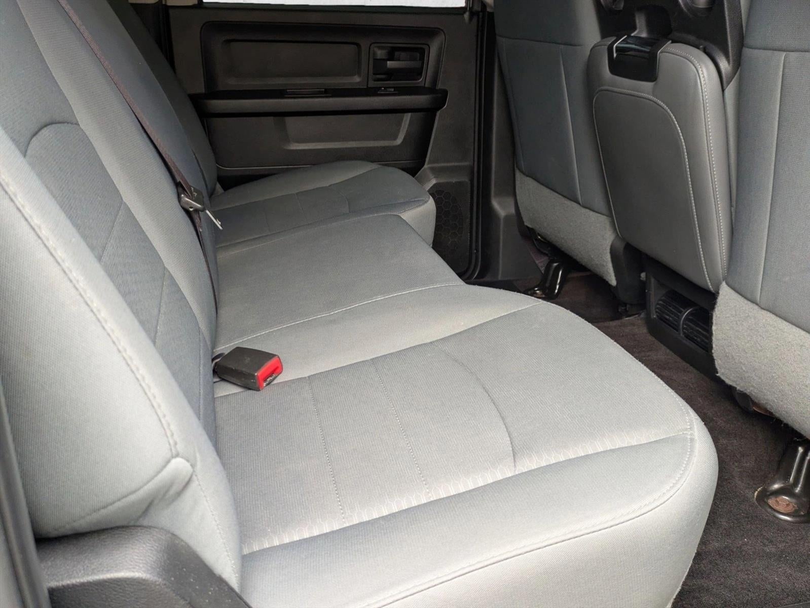 2017 RAM 1500 Express 4x2 Crew Cab 5'7" Box