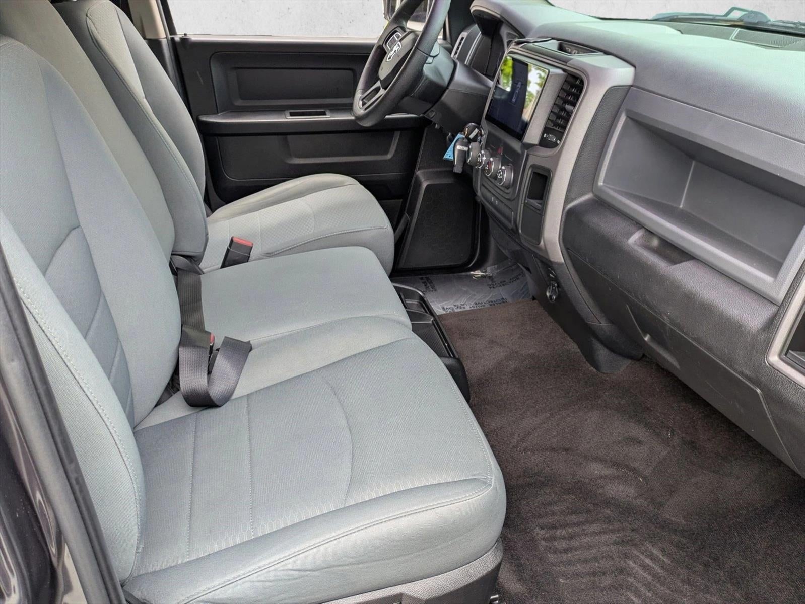 2017 RAM 1500 Express 4x2 Crew Cab 5'7" Box