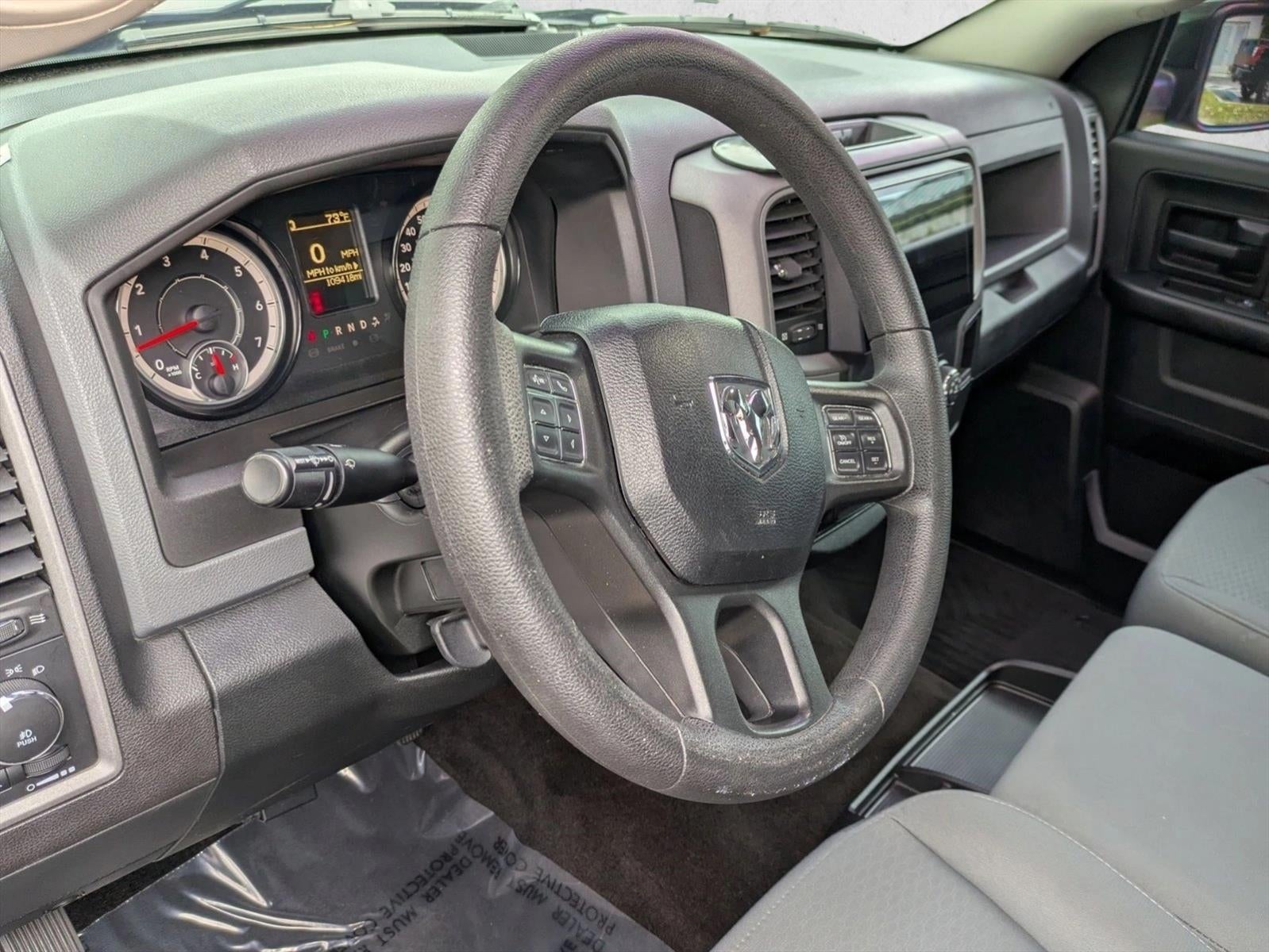 2017 RAM 1500 Express 4x2 Crew Cab 5'7" Box