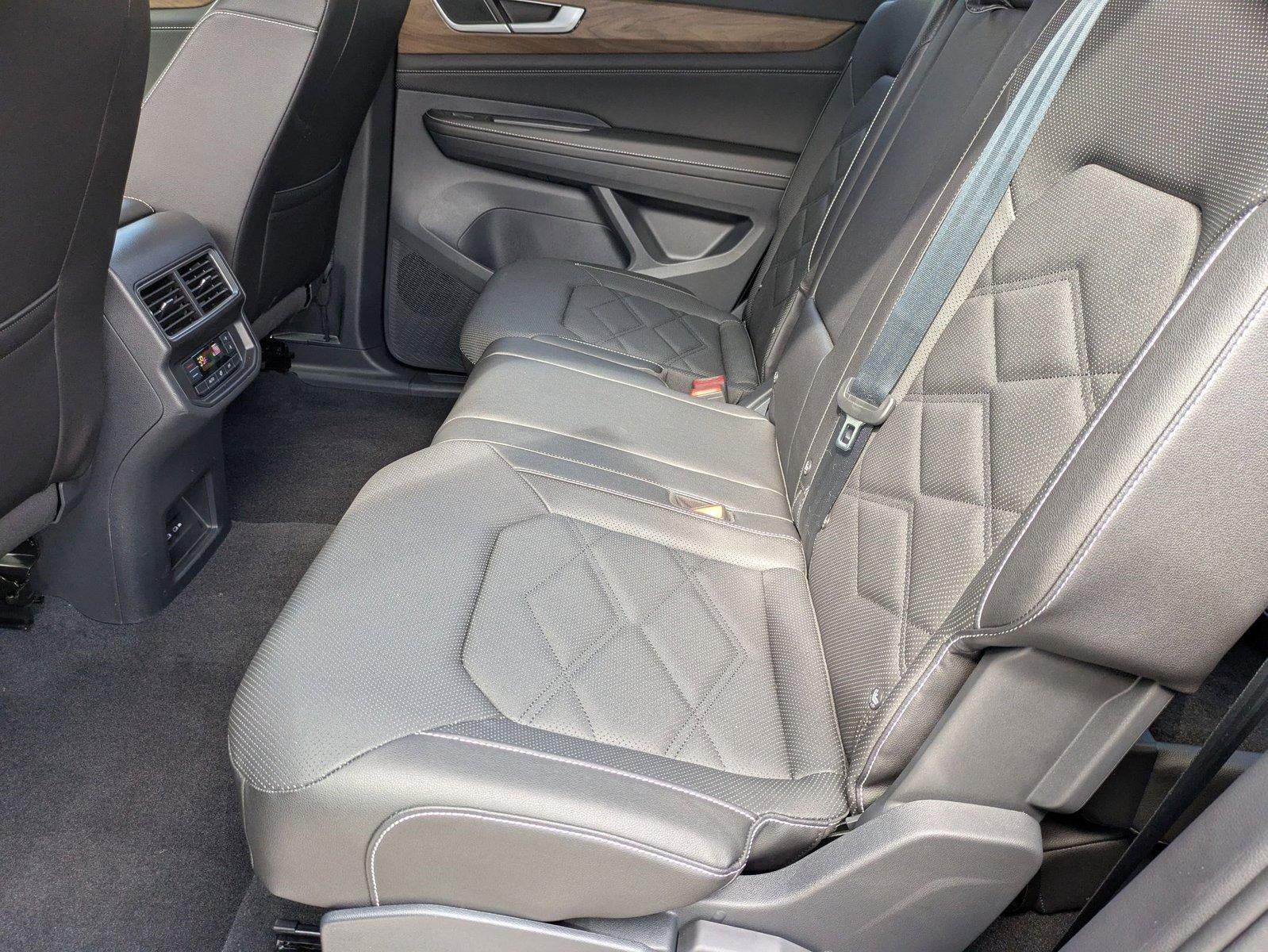 2025 Volkswagen Atlas 2.0T SE FWD