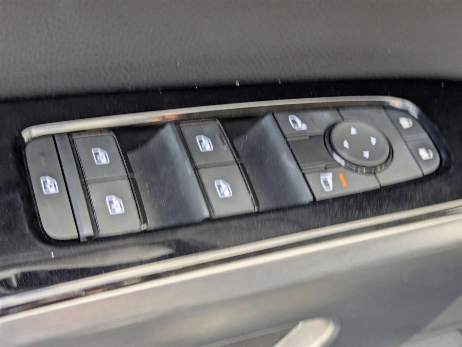 2024 Nissan Pathfinder SL 2WD