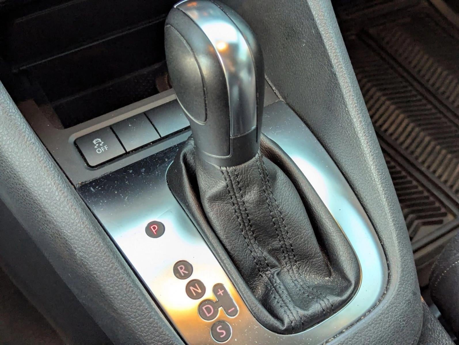 2013 Volkswagen Golf 2dr HB Auto PZEV