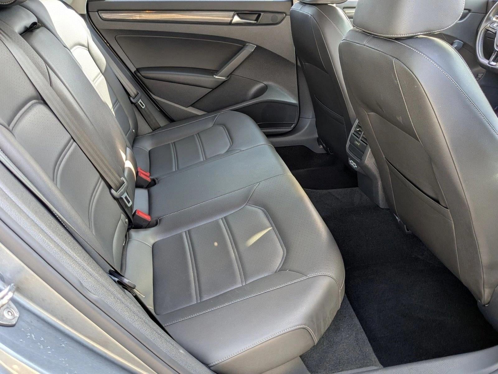 2020 Volkswagen Passat 2.0T R-Line Auto