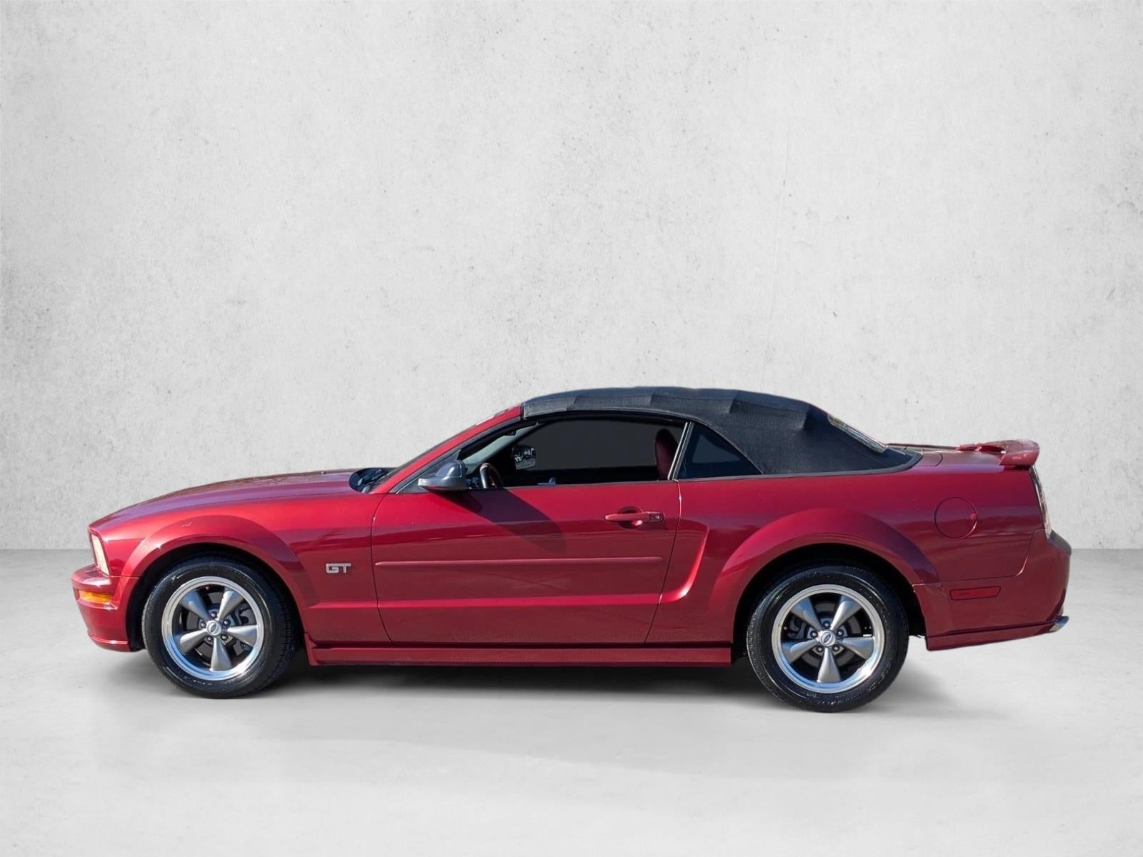 2005 Ford Mustang GT Deluxe