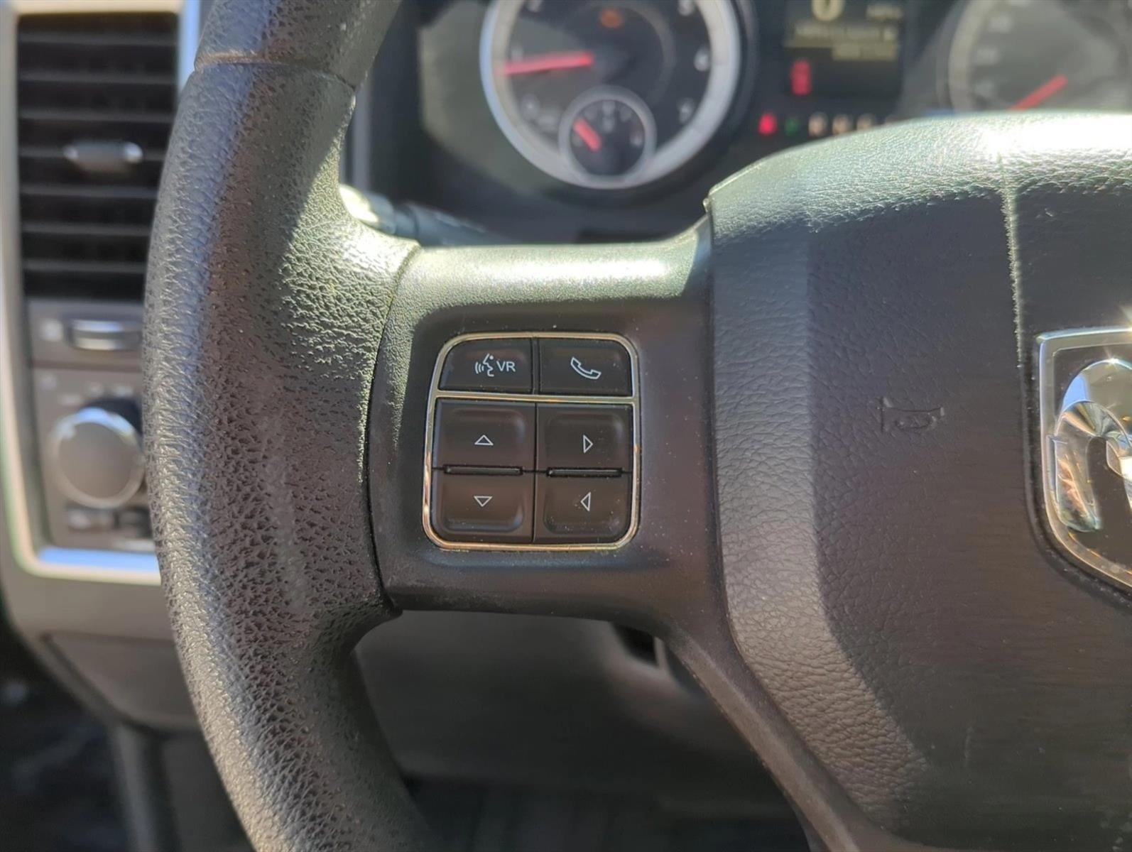 2016 RAM 1500 4WD Quad Cab 6.4 Ft Box SLT