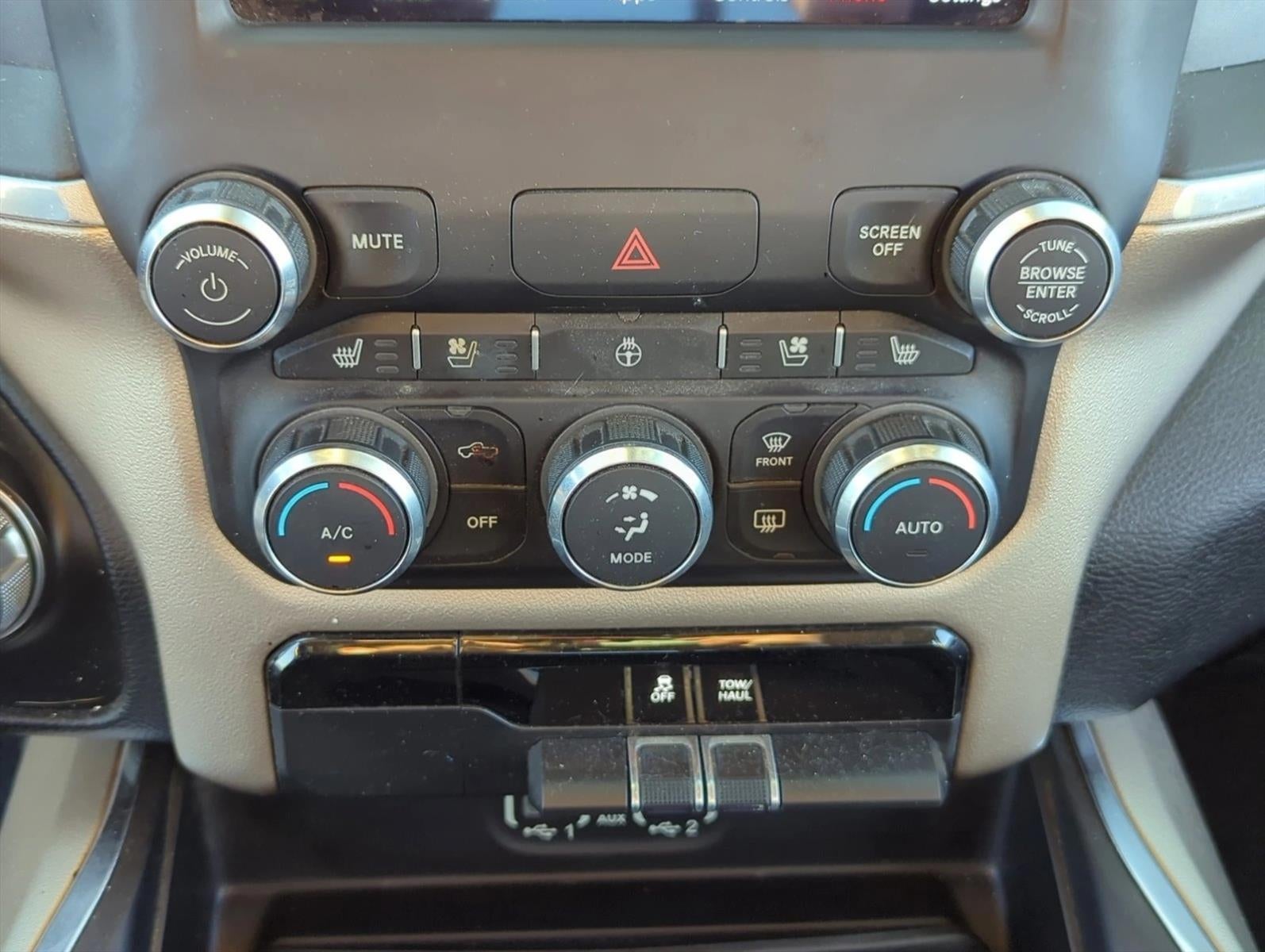 2020 RAM 1500 Laramie 4x2 Quad Cab 6'4" Box