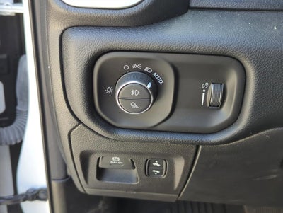 2022 RAM 1500 Big Horn 4x4 Crew Cab 5'7" Box