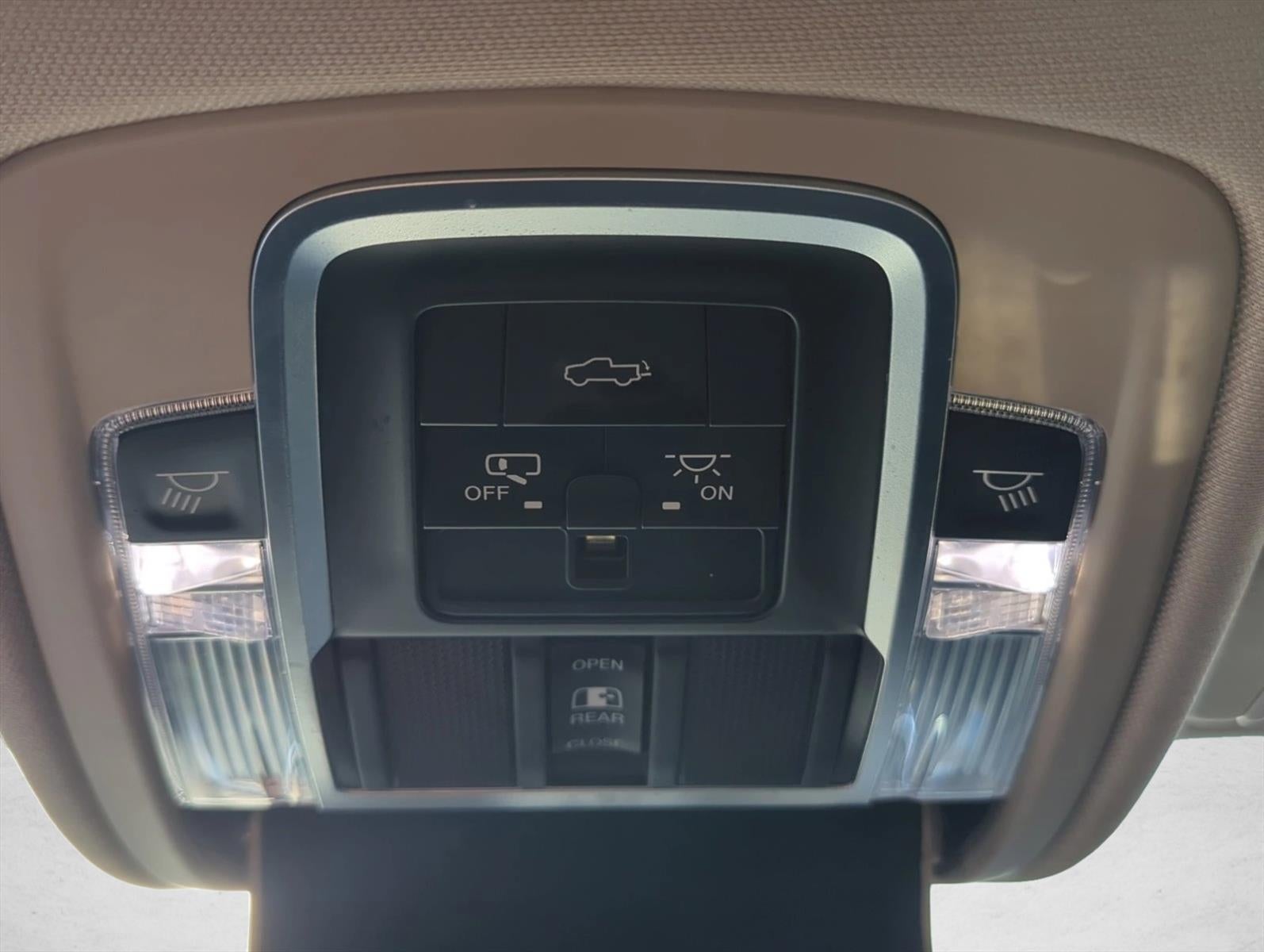 2019 RAM 1500 Laramie 4x4 Crew Cab 5'7" Box