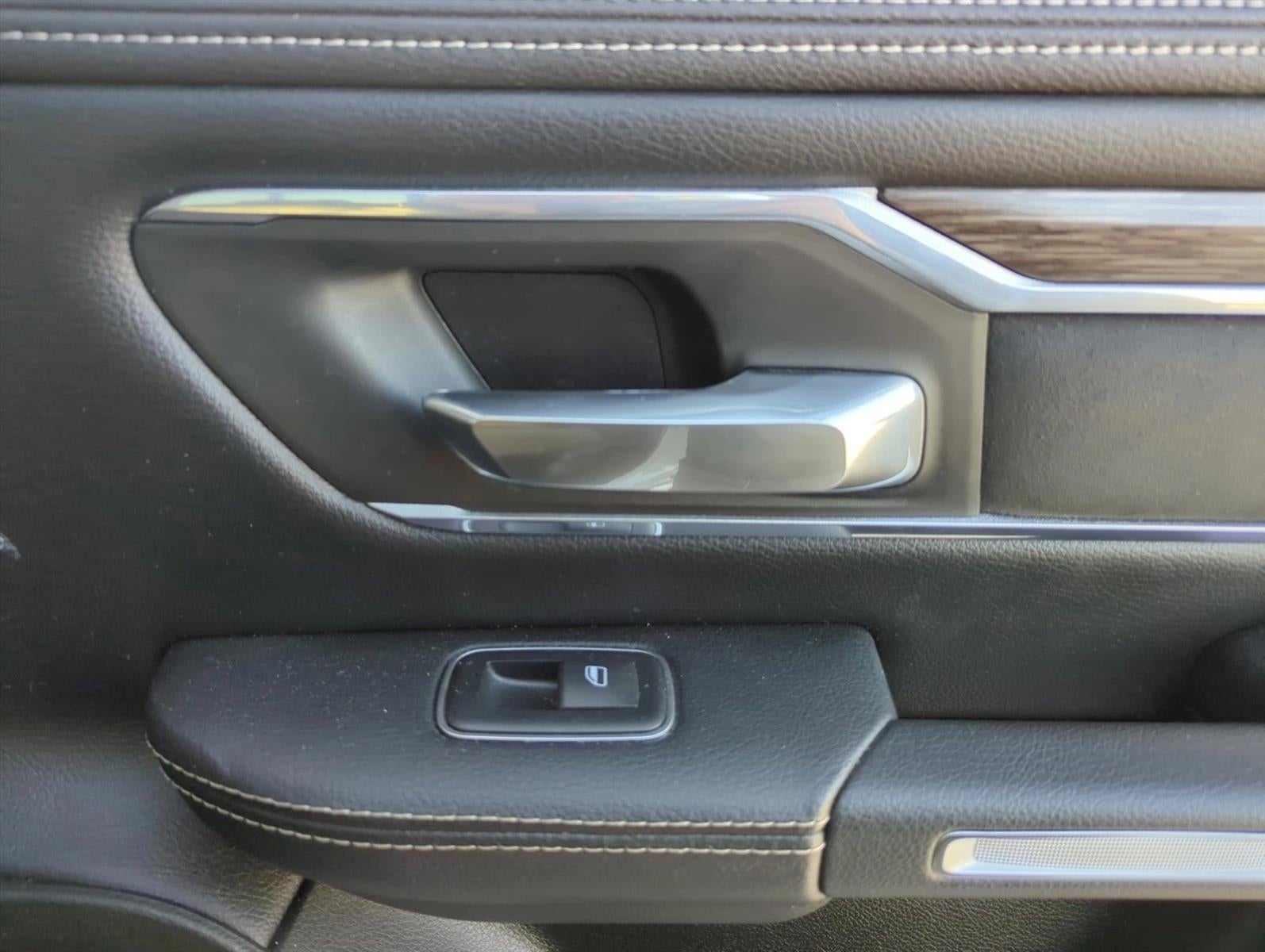 2019 RAM 1500 Laramie 4x4 Crew Cab 5'7" Box