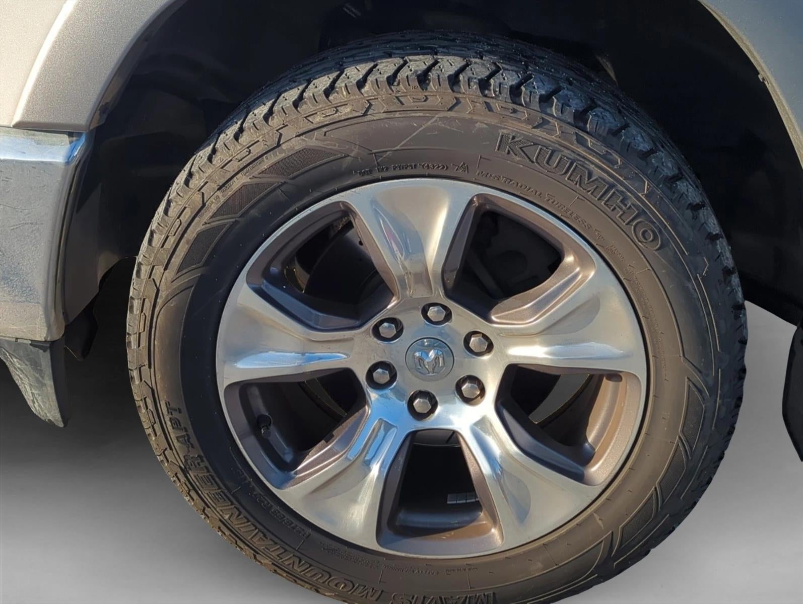 2019 RAM 1500 Laramie 4x4 Crew Cab 5'7" Box