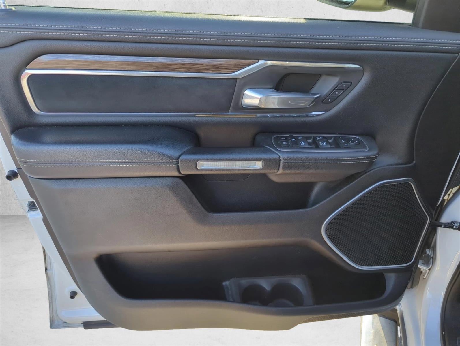 2019 RAM 1500 Laramie 4x4 Crew Cab 5'7" Box