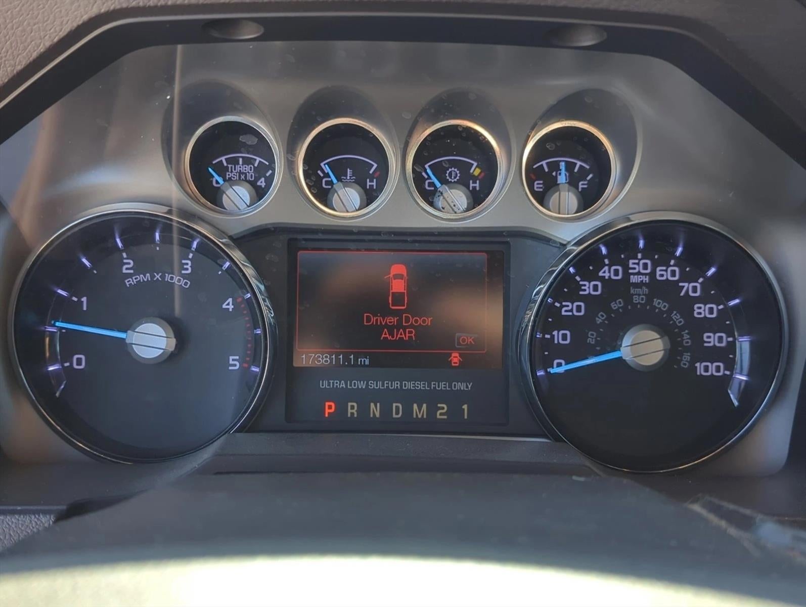 2015 Ford Super Duty F-350 DRW 4WD Crew Cab 8 Ft Box Platinum