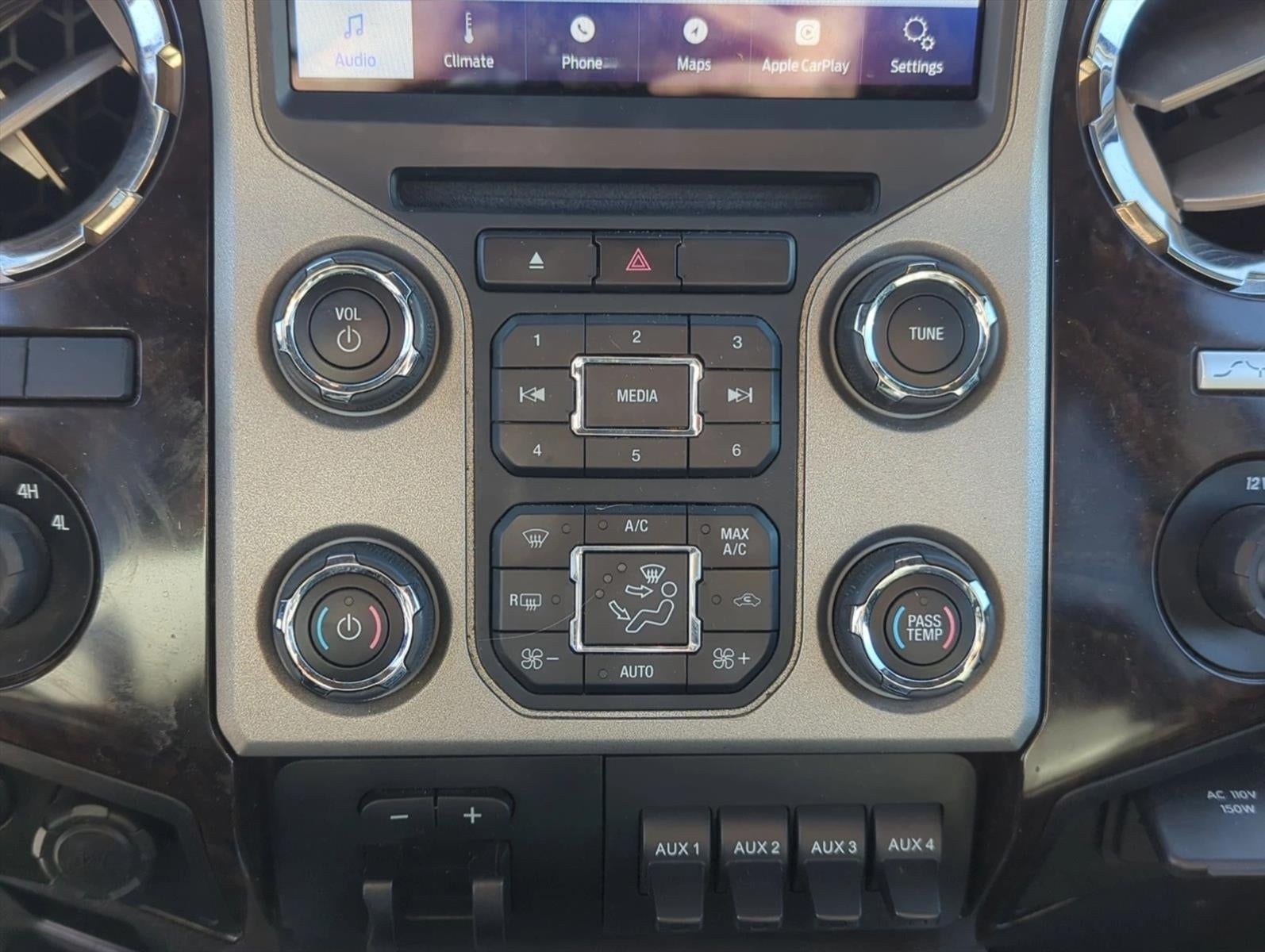 2015 Ford Super Duty F-350 DRW 4WD Crew Cab 8 Ft Box Platinum