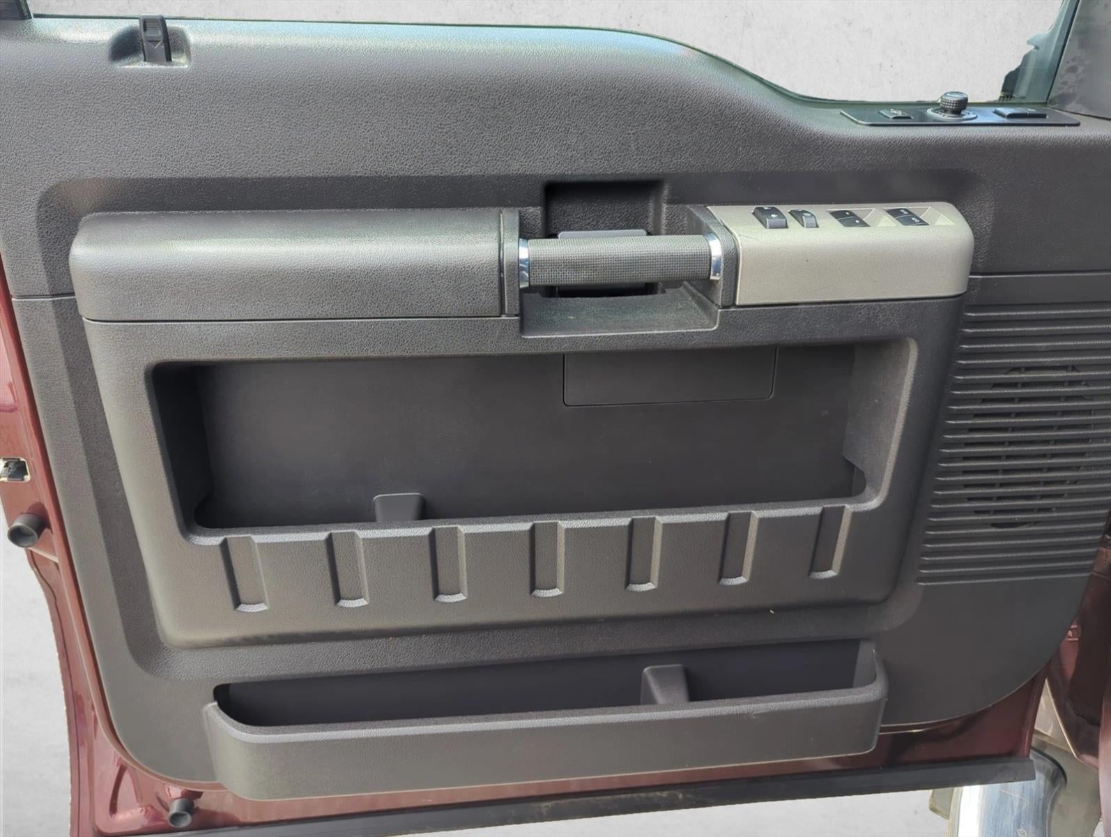 2016 Ford Super Duty F-350 DRW 4WD Crew Cab 8 Ft Box Lariat