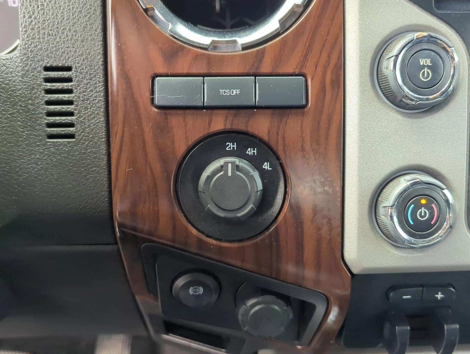 2016 Ford Super Duty F-350 DRW 4WD Crew Cab 8 Ft Box Lariat